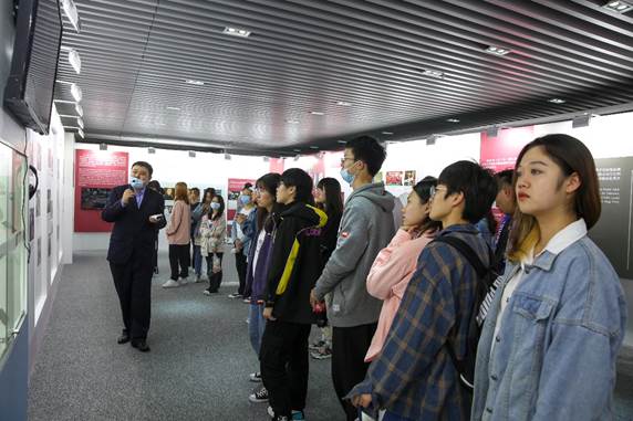 http://www.sus.edu.cn/__local/3/42/1D/6BD5332FC4EFF0159FD3B83D2E9_6C002572_A560A5.jpg